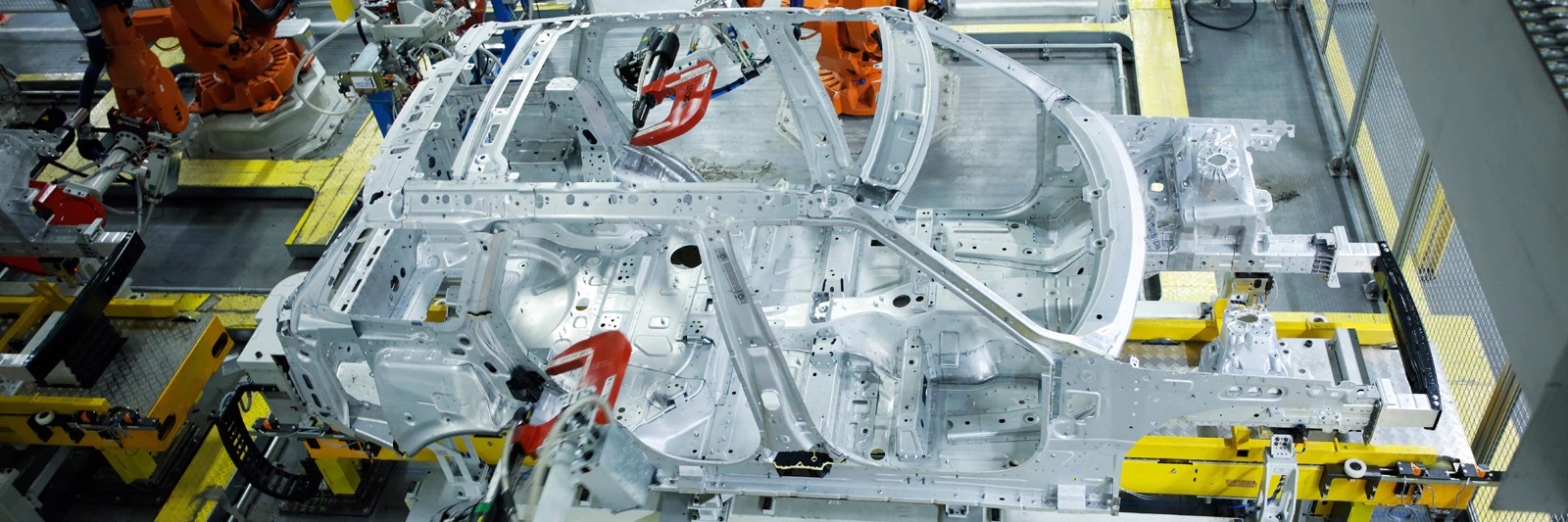 ЦЕНТРЫ КУЗОВНОГО РЕМОНТА АВТОМОБИЛЕЙ JAGUAR<br>И LAND ROVER