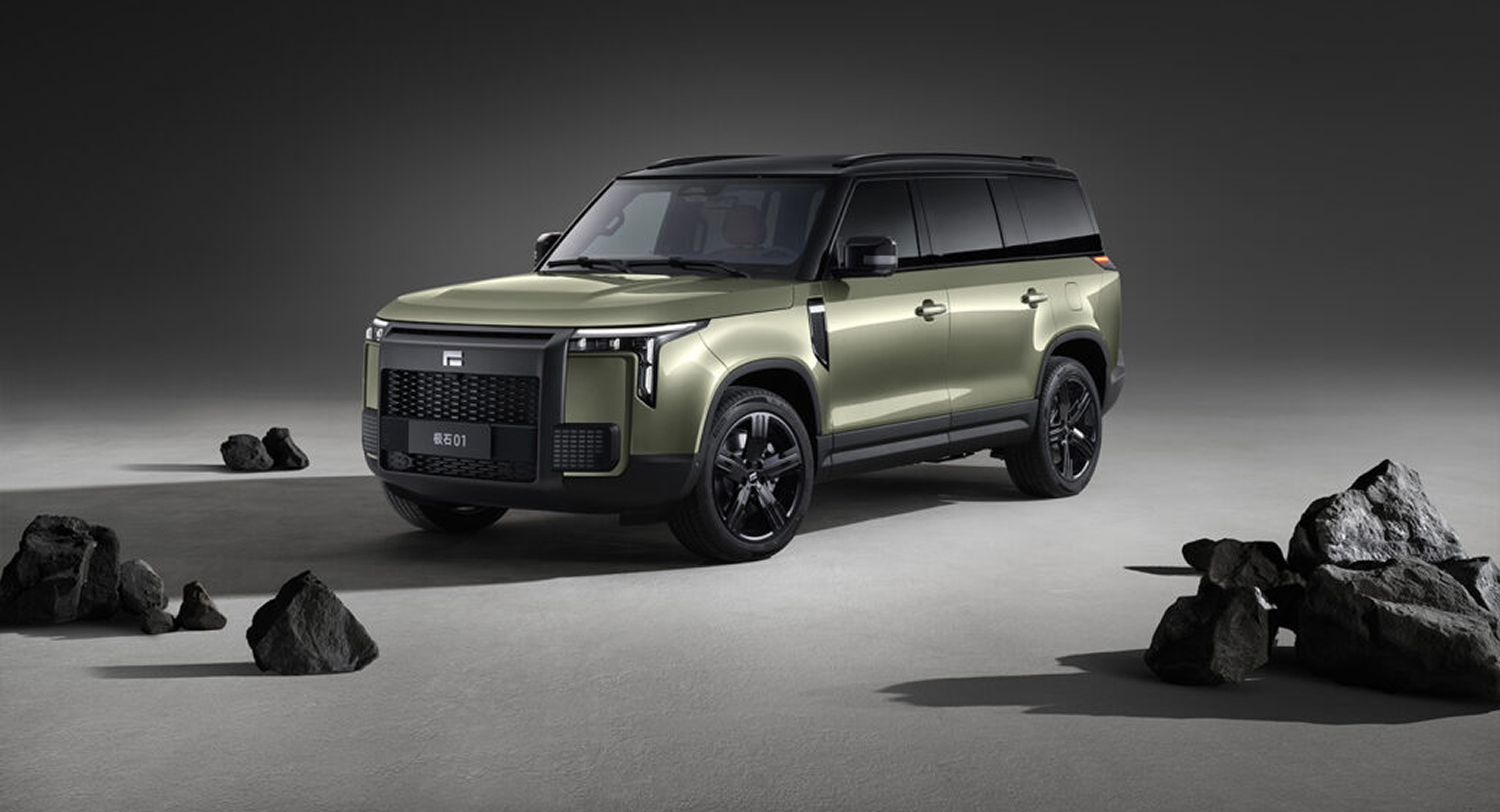 PHEV-внедорожник класса премиум ROX 01