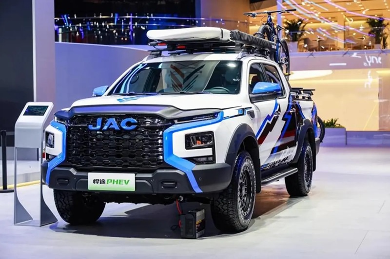 Гибридный JAC T9 PHEV и не только — на выставке Shanghai Auto Show 2025