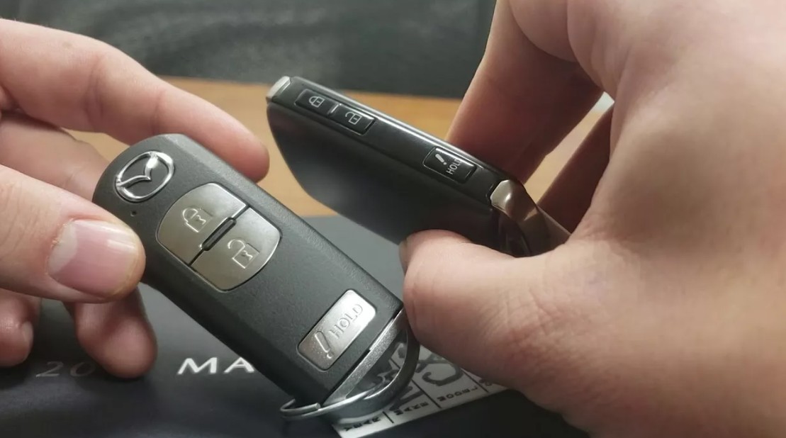 Как поменять батарейку в ключе Mazda CX-5