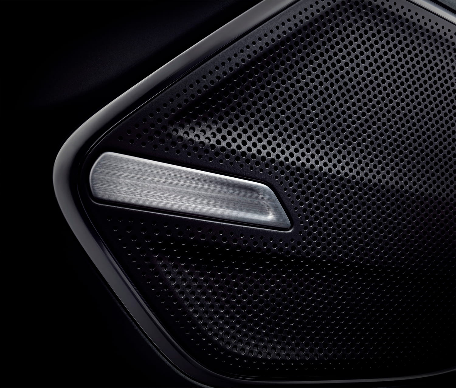 Премиальная аудиосистема с 14 динамиками