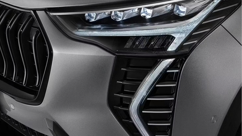 Экономичный и стильный HAVAL Jolion в городском потоке