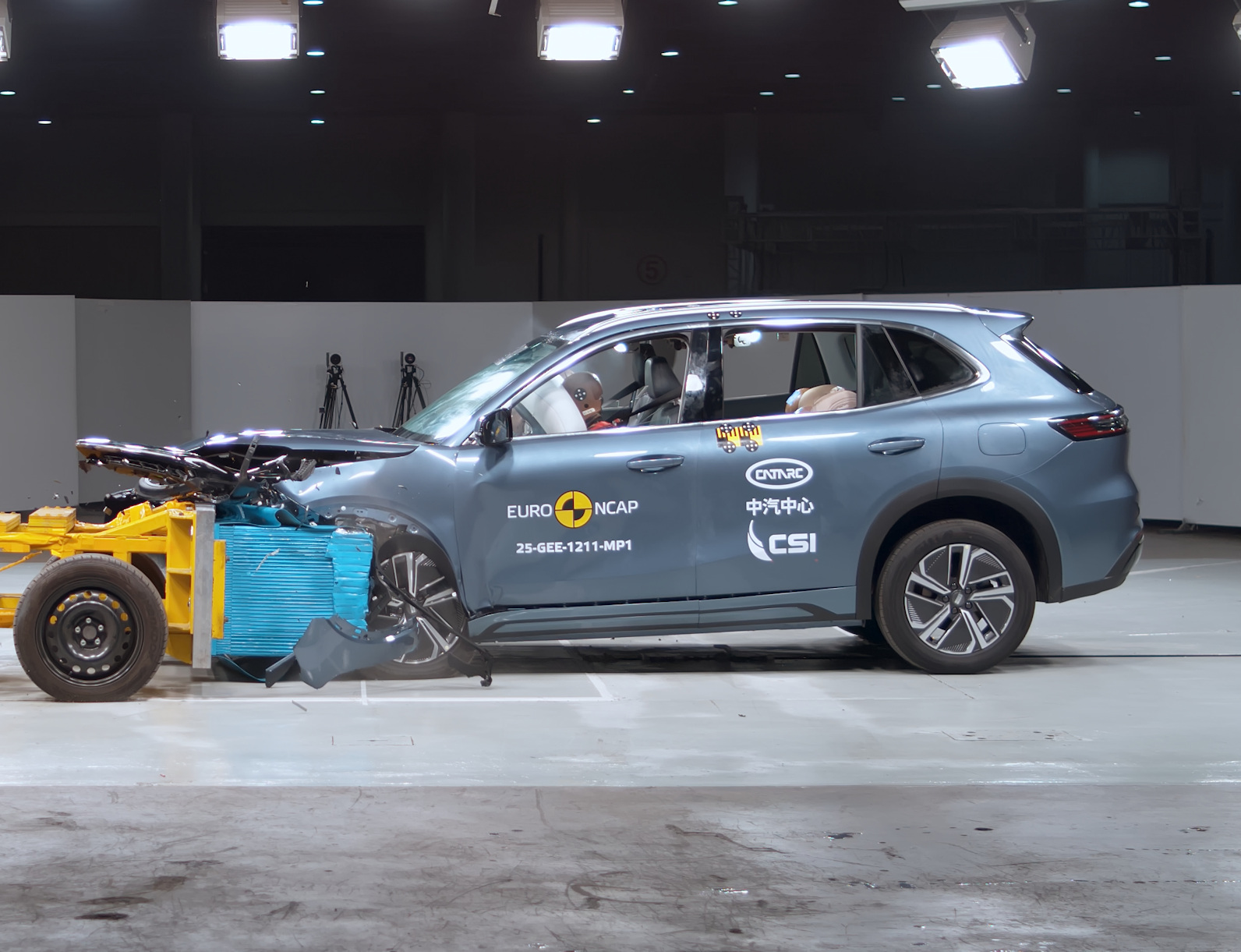 Гибридный кроссовер Geely EX5 EM-i получил высшую оценку за безопасность по системе Euro NCAP