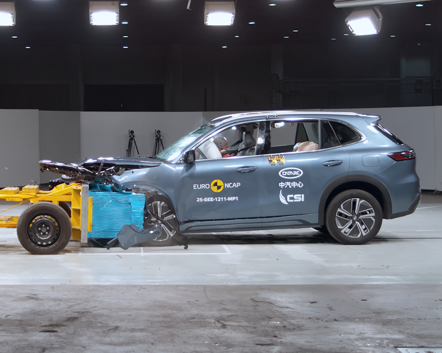 Гибридный кроссовер Geely EX5 EM-i получил высшую оценку за безопасность по системе Euro NCAP