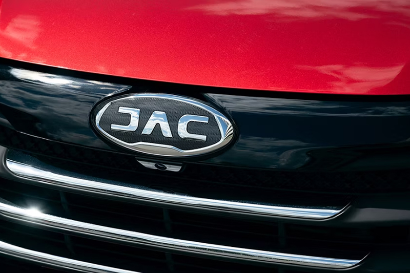 JAC JS3: высокий уровень безопасности уже в базовой комплектации