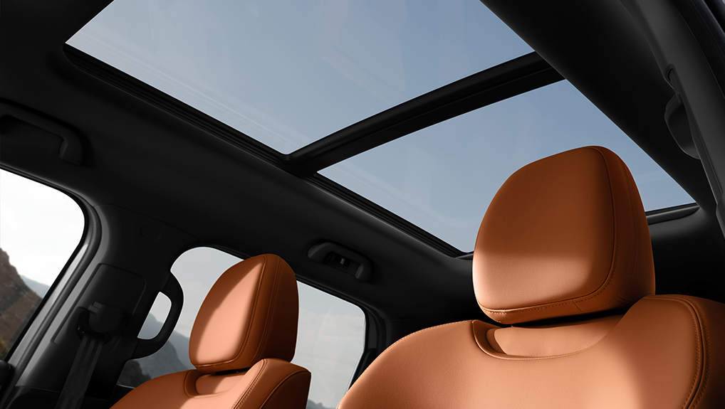 Большая панорамная крыша и люк с электроприводом