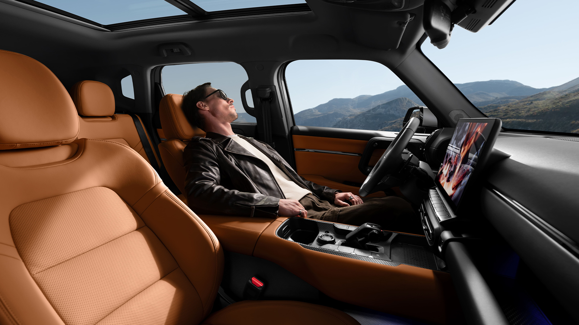 Регулировка кресла водителя и уникальный “Релакс режим”