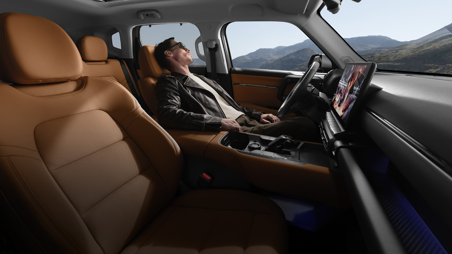 Регулировка кресла водителя и уникальный “Релакс режим”