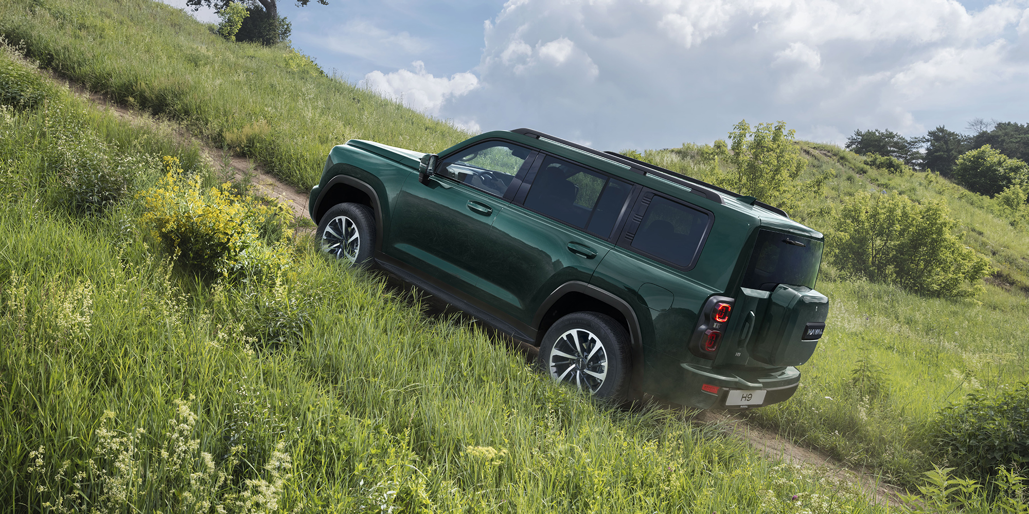 Система помощи при старте на подъеме и спуске