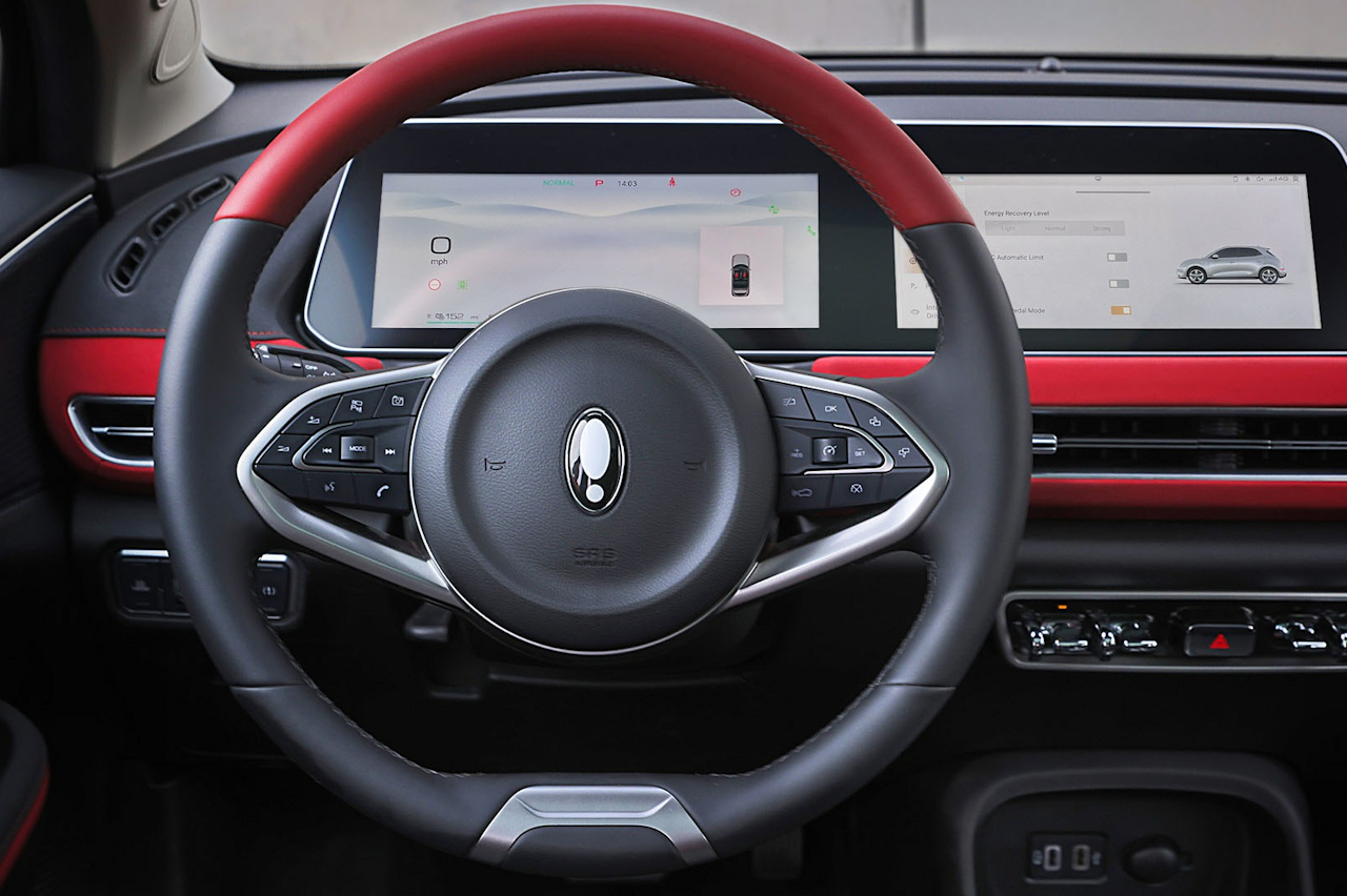 2 МОНОЛИТНЫХ ДИСПЛЕЯ, КАЖДЫЙ ПО 10,25’’