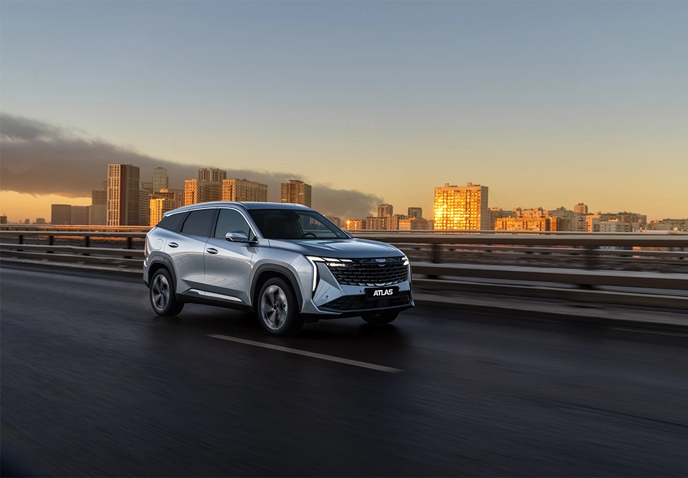 Geely объявляет о старте продаж новой переднеприводной версии кроссовера Geely Atlas