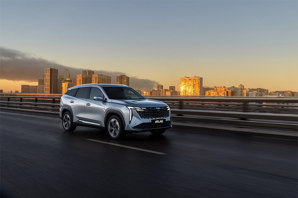 Geely объявляет о старте продаж новой переднеприводной версии кроссовера Geely Atlas