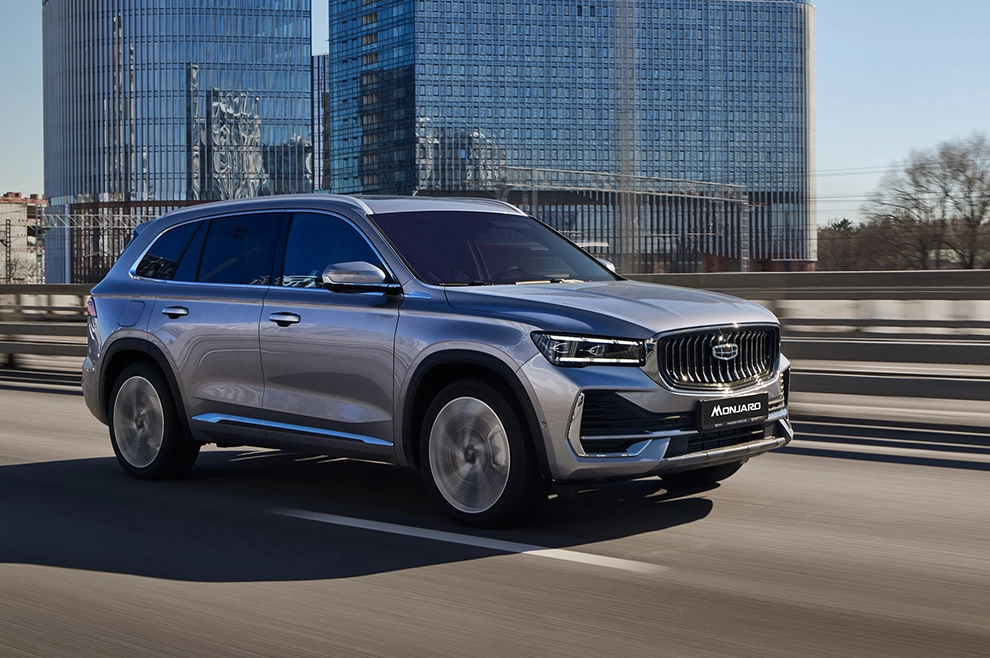 Geely представляет обновленную базовую версию кроссовера Geely Monjaro в России